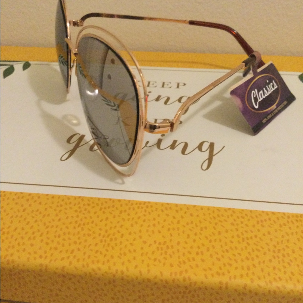 Beach Bundle Includes Bathing Suit Beach Bag & Su… - image 8